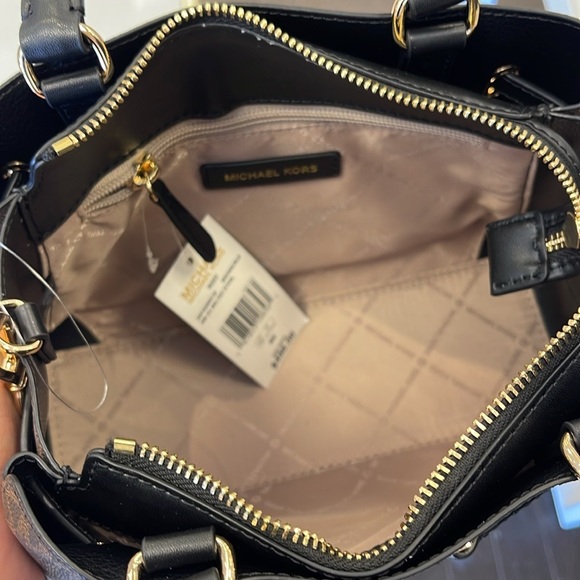 Michael Kors Reed Small Belted Logo Satchel Crossbody Center Zip Bag Purse
NWT - Picture 4 of 16